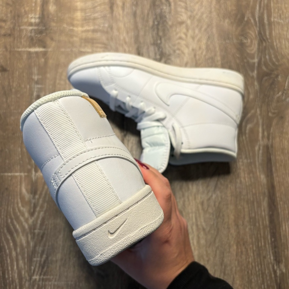 BNWOT Women’s Nike Court Royale 2 Mid Sneakers (White) - Picture 2 of 6